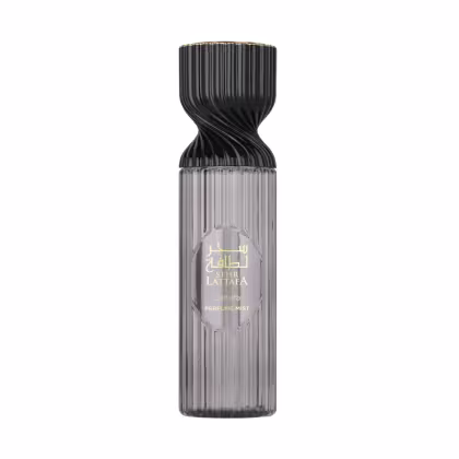 Frasco de body splash Sehr Lattafa Perfumes com design em tons de cinza e detalhes dourados, contendo o nome "Sehr Lattafa" e a indicação "Perfume Mist" no rótulo.