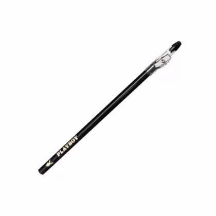 Lápis preto com detalhes dourados e o logotipo da marca Playboy impresso. O lápis possui uma ponta afiada e um corpo longo e fino, provavelmente destinado a aplicações de maquiagem ou uso artístico.