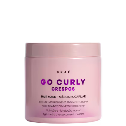 Pote rosa da linha Go Curly da Braé, com rótulo em roxo e branco indicando "Crespos - Hair Mask", promovendo nutrição e hidratação intensa para cabelos cacheados.