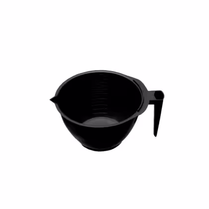 Recipiente com alça, projetado para medir e verter líquidos com precisão. Sua forma é simples e funcional, com uma superfície lisa e escura. Não há rótulos ou marcas visíveis na caneca.