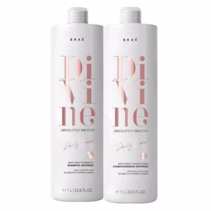 Produtos de tratamento capilar da linha Divine, da marca Braé. Na imagem, consta um shampoo e um condicionador com ação antifrizz. Ambos com 1 litro.