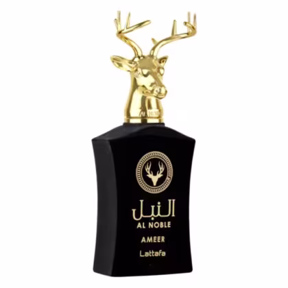 Frasco de perfume. Possui um design elegante e sofisticado, com uma tampa dourada em formato de chifres de veado. O corpo do frasco é preto, com o nome da marca "Al Noble" e o nome do perfume "Ameer Lattafa" impressos em dourado.
