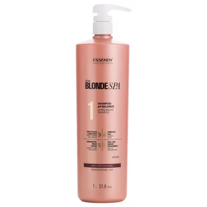 Shampoo da linha Blonde Spa da marca Essendy .O rótulo indica que se trata de um "Shampoo pH Balance", ou seja, um shampoo com pH balanceado, ideal para cabelos descoloridos. O frasco possui um dispensador na parte superior.