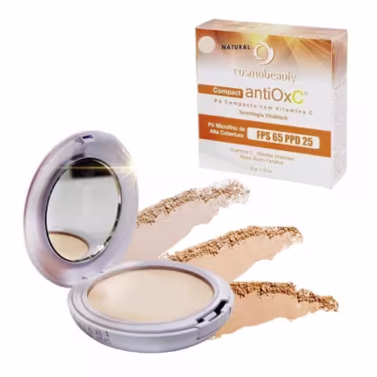 Pó compacto Cosmobeauty, chamado "Compact antiOxC". A embalagem é uma caixa retangular de cor laranja e branca, com o nome do produto e informações sobre sua tecnologia Vitablock e proteção solar FPS 65 PPD 25 visíveis.