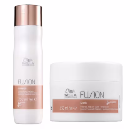 Shampoo e máscara de tratamento intensivo da linha Fusion da Wella Professionals. O shampoo vem em um frasco branco e rose gold de 250ml. A máscara de reparação intensa vem em uma embalagem branca de 150ml.