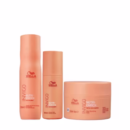Produtos da linha Nutri-Enrich da Wella Professionals, incluindo shampoo, condicionador e máscara capilar, em embalagens de plástico laranja com logotipo da marca.