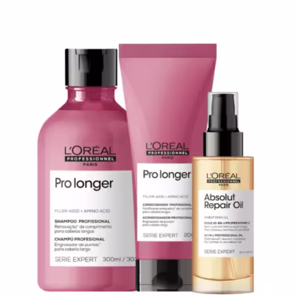 A imagem mostra um kit da L'Oréal Professionnel Pro Longer com um frasco arredondado de shampoo e  com uma bisnaga de condicionador, ambos de cor rosa escuro, rótulo branco e tampa preta. Além de um frasco plástico dourado com aplicador spray preto.