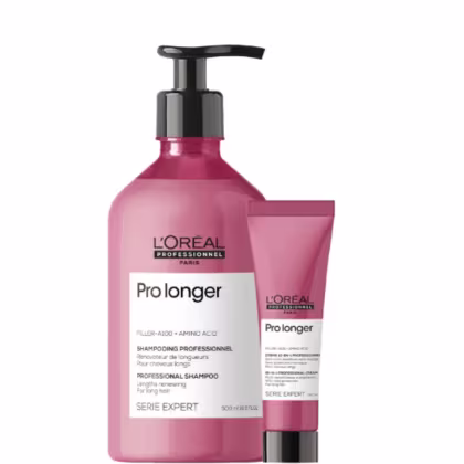 A imagem mostra um kit da L'Oréal Professionnel Pro Longer com um frasco arredondado de shampoo com pump preto e uma bisnaga de leave-in com tampa preta. Ambos de cor rosa escuro e rótulo branco.
