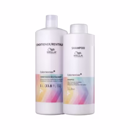 Dois frascos brancos da linha Color Motion da Wella Professionals, um de condicionador/revitalizante e outro de shampoo, com rótulos indicando as funções de proteção e revitalização da cor.