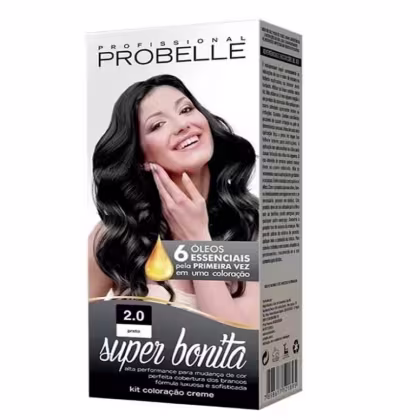 Coloração capilar Probelle. Embalagem retangular com fundo branco e detalhes em preto. Imagem frontal de uma mulher sorridente com longos cabelos escuros e ondulados. Texto "Super Bonita" destacado na parte inferior, indicando a tonalidade 2.0 preta.