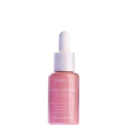 Imagem mostra frasco do sérum facial Hyaluronic Bob de PAM Skin. Seu frasco é rosa com a tampa de conta gotas. O frasco possui informações em letras brancas na frente com os ativos do sérum e capacidade de 30ml.