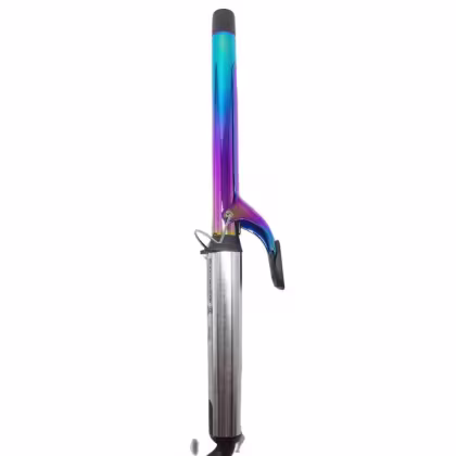 Modelador de cachos BaBylissPRO em formato cilíndrico alongado. Haste superior em tons degradê de azul, roxo e preto. Cabo emborrachado preto na extremidade inferior. Superfície ondulada para modelar cachos. Produto profissional.