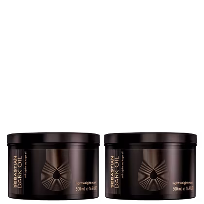São dois frascos de máscara capilar Dark Oil da marca Sebastian Professional. Os frascos têm formato cilíndrico e são pretos, com detalhes gráficos em tons dourados que formam uma gota estilizada. Cada frasco tem capacidade de 500 ml.