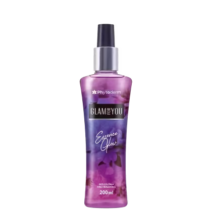 Perfume em frasco 200ml. O rótulo mostra o nome do produto "Glam&You Essence Glow" da marca Phytoderm, com a descrição "Deo Colônia Fine Fragrance" (Colônia Desodorante Fragrância Fina). O fundo do rótulo tem uma imagem desfocada de flores roxas.