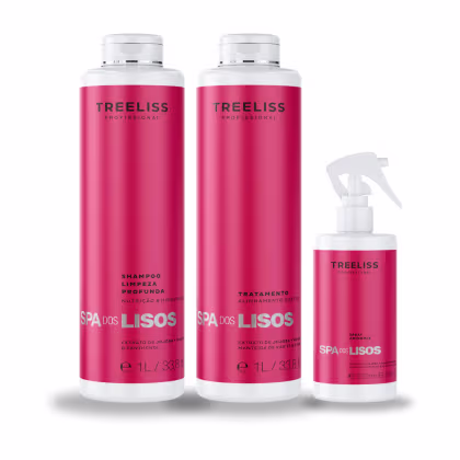 Produtos de tratamento capilar TreeLiss Profissional. Dois frascos grandes de 1 litro cada, indicando "Shampoo Limpeza Profunda" e "Tratamento Alinhamento dos Fios". Um frasco menor spray de 250ml na mesma cor vermelha, com rótulo "Spray Alinhador".