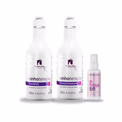 Produtos para tratamento capilar da marca TreeLiss Profissional. Dois frascos de 300ml cada, um com o rótulo "Vinhoterapia Shampoo 1" e o outro "Vinhoterapia Condicionador 3". Também há um frasco menor com um spray rosa claro rotulado "BB Cream 10x1".