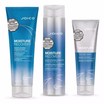 A imagem mostra um condicionador em um tubo azul e prateado de 250ml. O segundo é uma máscara capilar em um tubo prata e azul de 250ml. O terceiro é um shampoo em um frasco azul de 300ml.