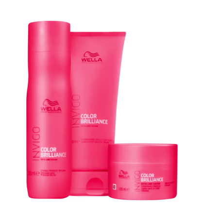 Três produtos de cuidados capilares da linha Color Brilliance da marca Wella Professionals. O primeiro é um shampoo. O segundo é um condicionador. O terceiro é uma máscara capilar. Todos em embalagens rosa vibrante.