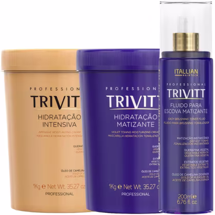 Produtos de cuidado capilar da marca Itallian Hairtech Trivitt. Um "Fluido para Escova Matizante". Ao lado, duas embalagens cilíndricas, uma bege e outra roxa, ambas com rótulos "Trivitt Hidratação Intensiva" e "Trivitt Hidratação Matizante".