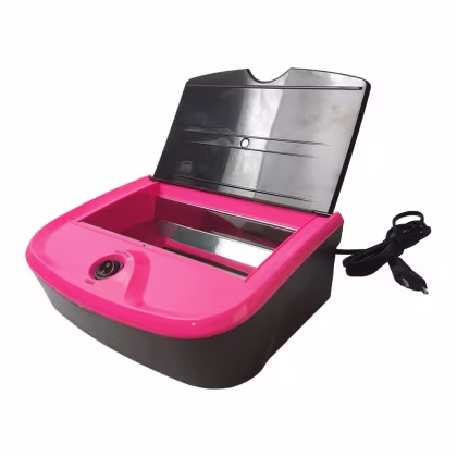 Estufa de Esterilização de Alicates. O produto tem uma caixa plástica rígida na cor rosa vibrante e preto. A parte superior é transparente com uma tampa articulada.