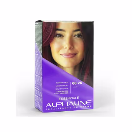 É um produto de coloração da linha Alpha line. A embalagem é uma caixa retangular de cor roxa com detalhes em branco. Há uma grande imagem de uma  modelo com cabelos vermelhos. O texto na caixa indica que é um Tonalizante na cor 66.26 Marsala
