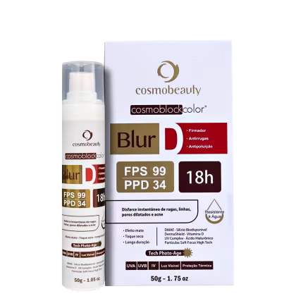 O produto apresentado é um item da linha Cosmoblock color da marca Cosmobeauty. Trata-se de um produto de cuidados com a pele chamado "Blur", que possui proteção solar FPS 99 e PPD 34.