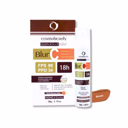 O produto apresentado é um protetor solar da marca Cosmobeauty, chamado Cosmoblock color. A embalagem contém informações sobre o produto, como FPS 98, PPD 34 e duração de 18 horas.