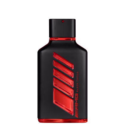 Perfume em frasco de vidro preto com detalhes vermelhos. O frasco tem formato retangular com cantos arredondados e uma tampa preta. O rótulo frontal exibe o nome "AMG" em letras vermelhas grandes e "Black Thrill" em letras menores abaixo.