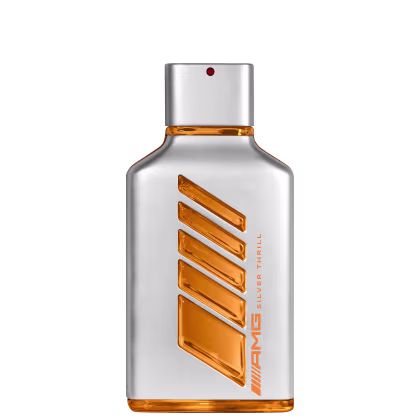 Perfume em frasco retangular de plástico. Na frente do frasco, há o logotipo Mercedes-Benz em linhas estilizadas. O líquido dentro é de cor laranja vibrante.