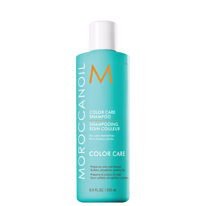 Frasco de shampoo Moroccanoil Color Care, com embalagem em tons de azul e laranja, contendo 250 ml do produto. O rótulo destaca que o shampoo é livre de sulfatos, fosfatos e parabenos, preservando a cor e a vibração dos cabelos coloridos.