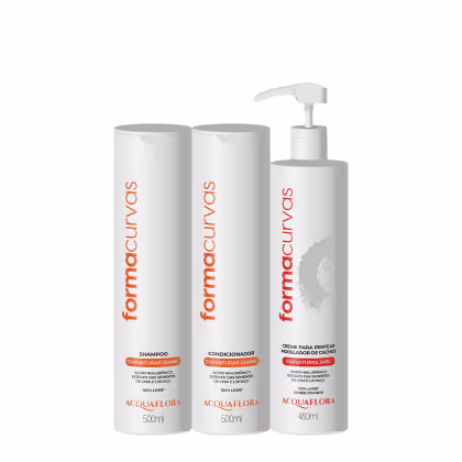 Conjunto de produtos Acquaflora para cuidados com cabelos cacheados, composto por shampoo, condicionador e creme modelador em embalagens brancas com detalhes em laranja.
