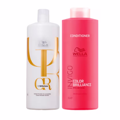 Um shampoo da linha Oil Reflections, em uma embalagem plástica branca com detalhes dourados. Um condicionador da linha Invigo Color Brilliance, em uma embalagem plástica rosa. Ambos os frascos têm o logotipo da Wella Professionals ..