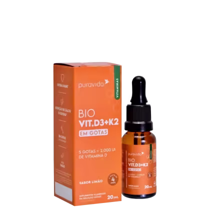 Embalagem composta por uma caixa laranja com detalhes em verde e um frasco âmbar com conta-gotas preto. A caixa apresenta o nome "Bio Vit. D3+K2 em Gotas" e informações como "5 gotas = 2.000 UI de Vitamina D" e "Sabor Limão". Contém 20ml.