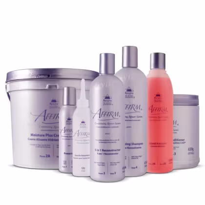 A imagem mostra uma linha de produtos para cabelos da marca Avlon. Os itens incluem frascos plásticos de diferentes tamanhos e uma embalagem maior em formato de balde.