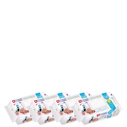 Há quatro pacotes de toalhas umedecidas para bebês. Há imagens de dois bebês enrolados em toalhas azuis com estampa de animais. O texto principal destaca "Proteção e Cuidado" e "Toalhas Umedecidas com Vitamina E e Aloe Vera".