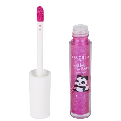 Brilho labial gloss rosa brilhante em frasco plástico transparente com tampa branca. O frasco tem um aplicador de haste branca com ponta esponjosa rosa.