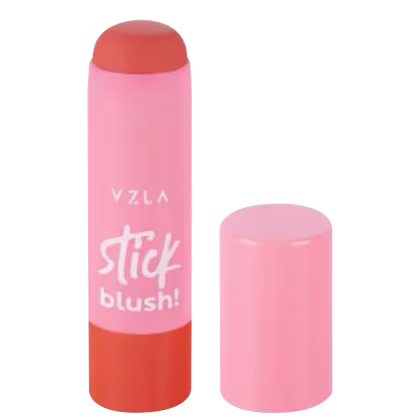 Stick blush da marca Vizzela Cosméticos. Embalagem em formato de bastão, na cor rosa claro. O bastão tem o nome da marca "Vzzla" e o produto "Stick blush" escritos em letras brancas.