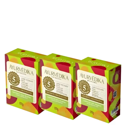 Três caixas de sabonete vegetal da marca Ayurvedika, com 120g de peso cada. O rótulo destaca que o produto é livre de mentol e eucaliptol, e menciona alguns dos ingredientes como limão siciliano, rosa, tomilho, cenoura e menta da montanha.