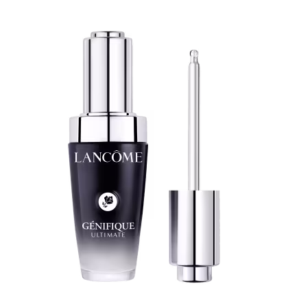 O frasco é preto com detalhes em prata, com o logotipo da marca Lancôme e o nome do produto "Génifique Ultimate" claramente visíveis. Ao lado  há um aplicador conta-gotas.