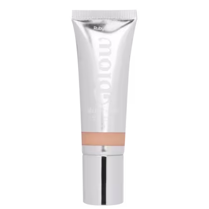 Tubo de creme cosmético branco com rótulo "Ruby" em fundo preto. Embalagem cilíndrica com tampa, provavelmente um produto de cuidados com a pele ou maquiagem.