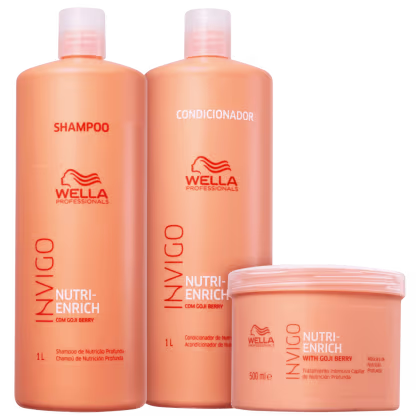 Dois frascos plásticos de 1 litro, um de shampoo e outro de condicionador, na cor laranja com detalhes em branco. Ambos apresentam o logotipo da Wella e a inscrição "Nutri-Enrich com Goji Berry". Há também uma máscara capilar de 500ml.