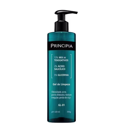 Gel de limpeza Principia em embalagem preta e azul com informações sobre sua composição, incluindo 13% de mix de tensoativos, 2% de ácido salicílico e 5% de glicerina, para tratar oleosidade, acne e poros dilatados.