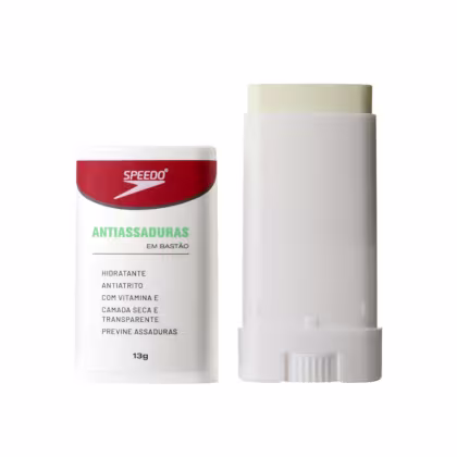 A embalagem é branca e vermelha, com o nome do produto "Antiassaduras" destacado em verde. O produto é descrito como hidratante, antiatrito, com vitamina E, para pele seca e transparente, além de prevenir assaduras. O tamanho do produto é de 13g.