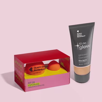 Kit com duas esponjas e base líquida.