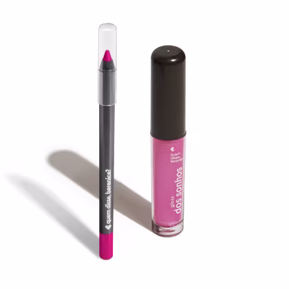 Lápis labial rosa e gloss labial rosa da marca Quem Disse, Berenice? em embalagens pretas e brancas. O lápis possui ponta rosada e o gloss tem acabamento brilhante.