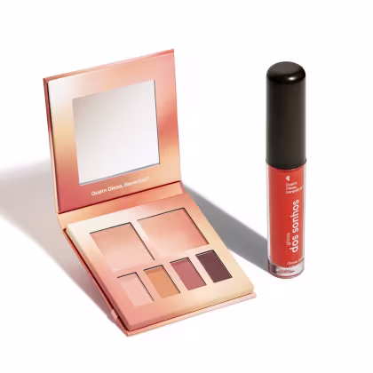 Paleta de sombras e gloss labial da marca Quem Disse, Berenice? em embalagem de tons rosados e detalhes em preto. A paleta contém diferentes tons de sombras neutras e o gloss possui acabamento brilhante.