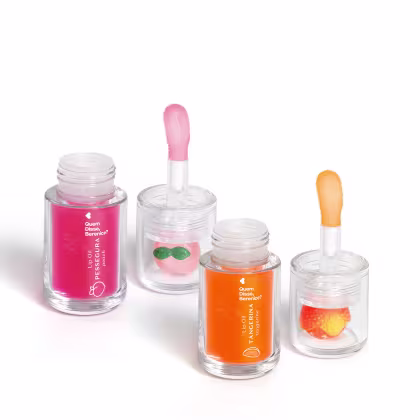Conjunto de produtos de beleza Cuide-se bem, incluindo frascos de vidro com líquidos coloridos em tons de rosa, laranja e transparente, além de um aplicador rosado.