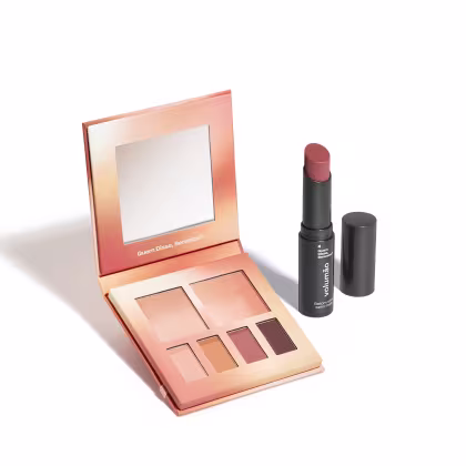 Paleta de sombras e batom da marca Quem Disse, Berenice? em embalagem de tons rosados e dourados, com espelho e produtos em formatos geométricos.