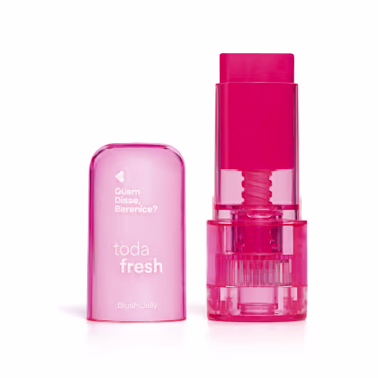 Produto de beleza da marca Quem Disse, Berenice? chamado "Toda Fresh", embalagem em formato de batom com tampa vermelha, contendo um gel rosado em seu interior.