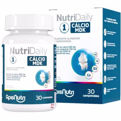 Suplemento alimentar em comprimidos com foco no cálcio e vitaminas D3 e K2. A embalagem é uma caixa azul e branca, contendo um frasco com 30 comprimidos. O rótulo destaca os principais nutrientes presentes, como cálcio, magnésio, vitamina D3 e vitamina K2
